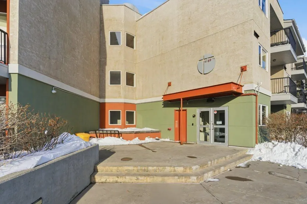 69 Springborough Court SW Calgary AB T3H 5V5