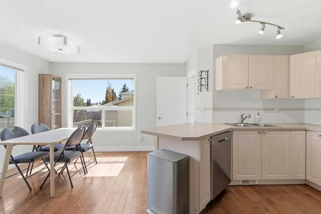 204 Citadel Bluff Close NW Calgary AB T3G 5E2
