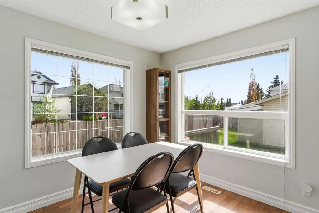 204 Citadel Bluff Close NW Calgary AB T3G 5E2