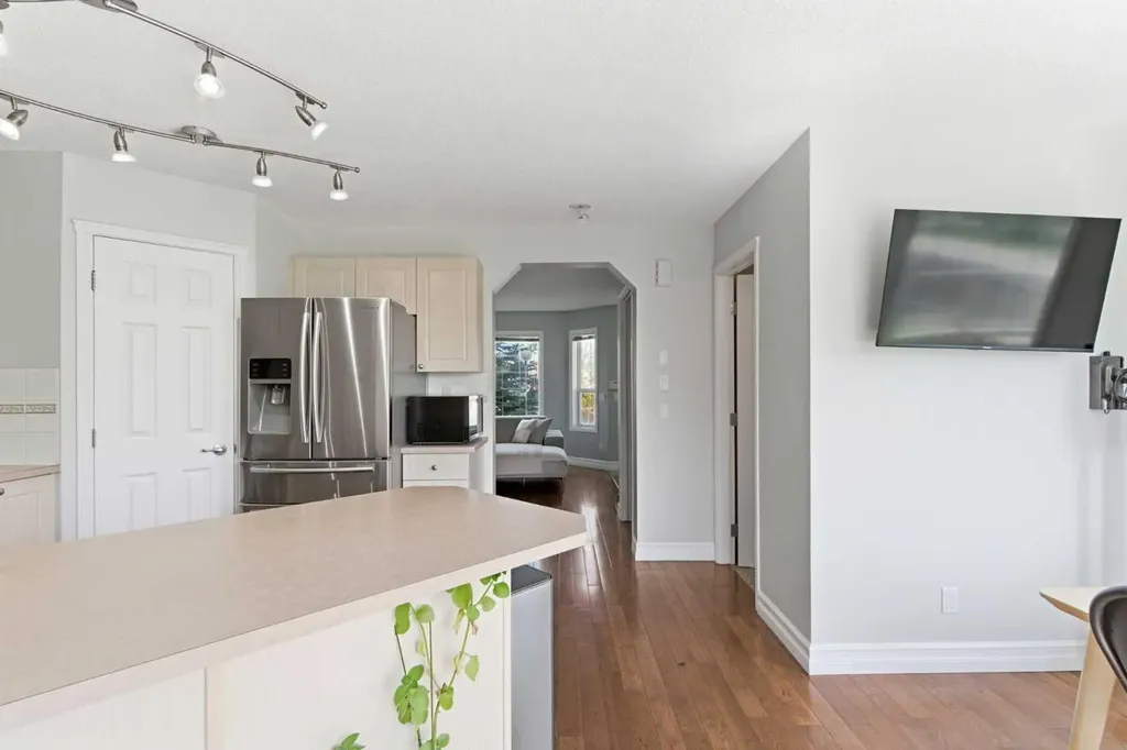 204 Citadel Bluff Close NW Calgary AB T3G 5E2