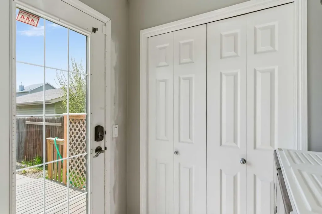 204 Citadel Bluff Close NW Calgary AB T3G 5E2