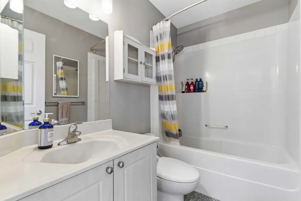 204 Citadel Bluff Close NW Calgary AB T3G 5E2