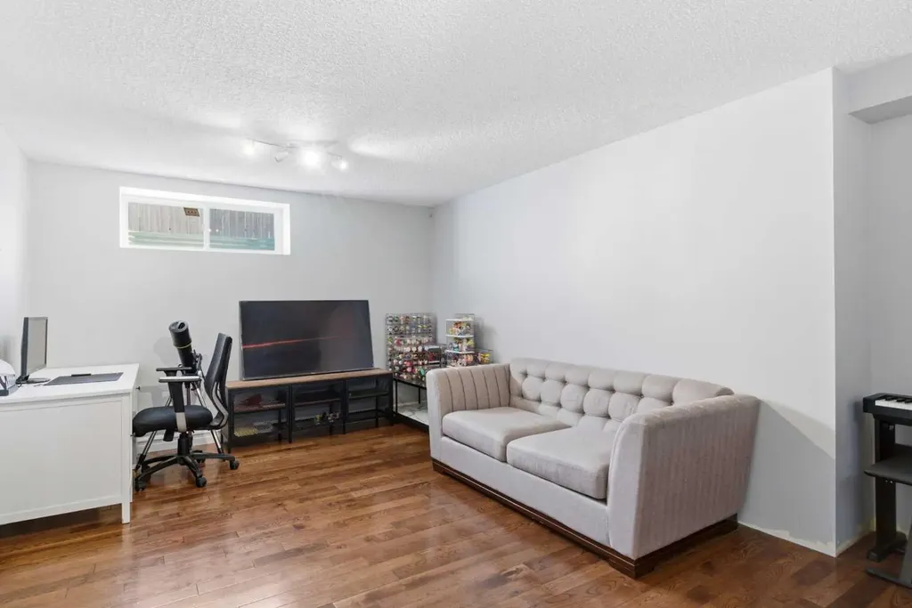 204 Citadel Bluff Close NW Calgary AB T3G 5E2