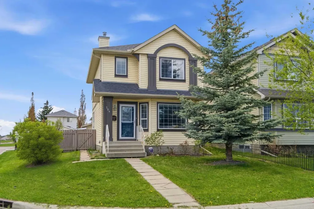 204 Citadel Bluff Close NW Calgary AB T3G 5E2