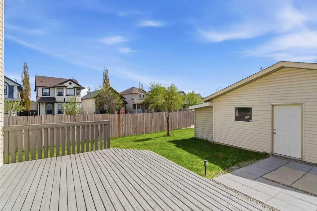 204 Citadel Bluff Close NW Calgary AB T3G 5E2