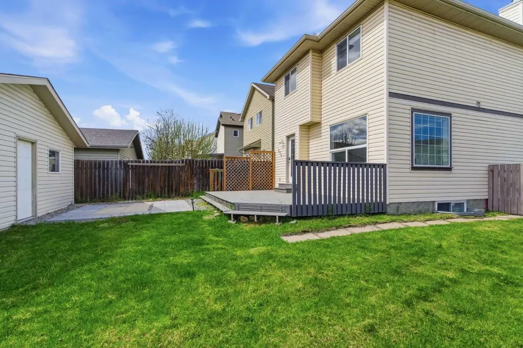 204 Citadel Bluff Close NW Calgary AB T3G 5E2