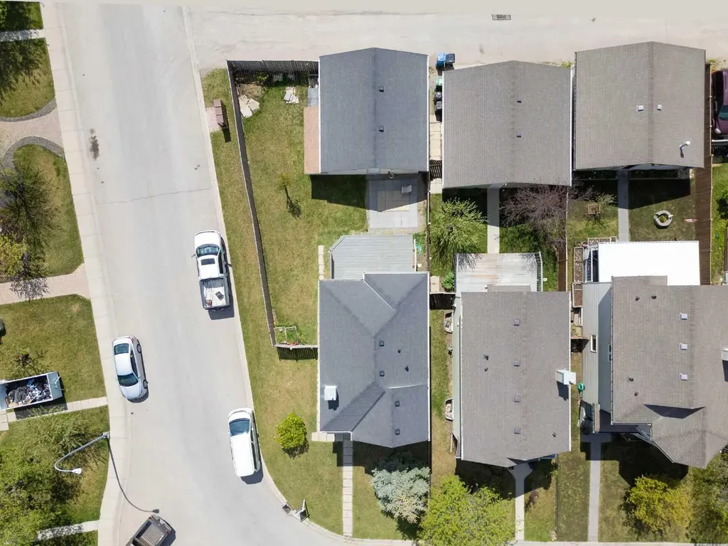 204 Citadel Bluff Close NW Calgary AB T3G 5E2