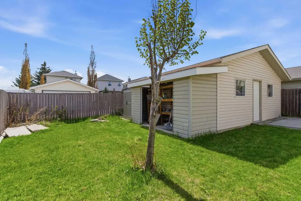 204 Citadel Bluff Close NW Calgary AB T3G 5E2