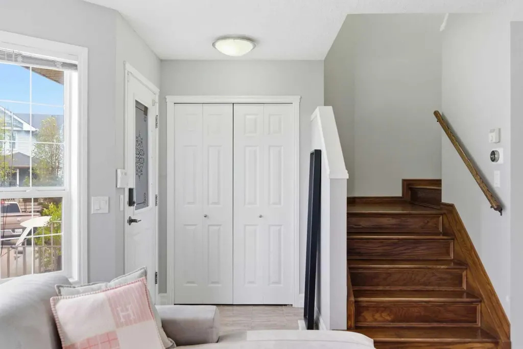 204 Citadel Bluff Close NW Calgary AB T3G 5E2