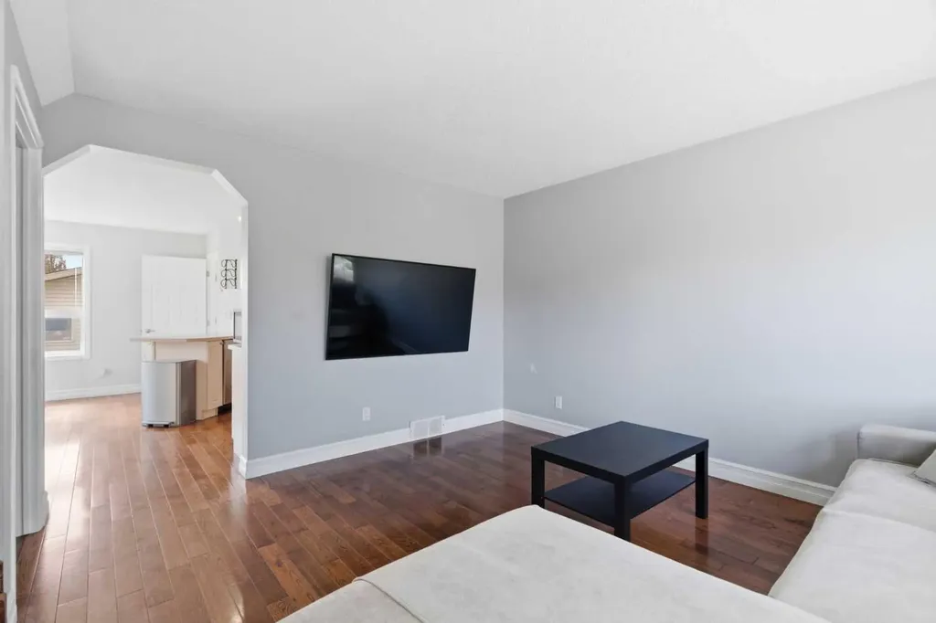 204 Citadel Bluff Close NW Calgary AB T3G 5E2