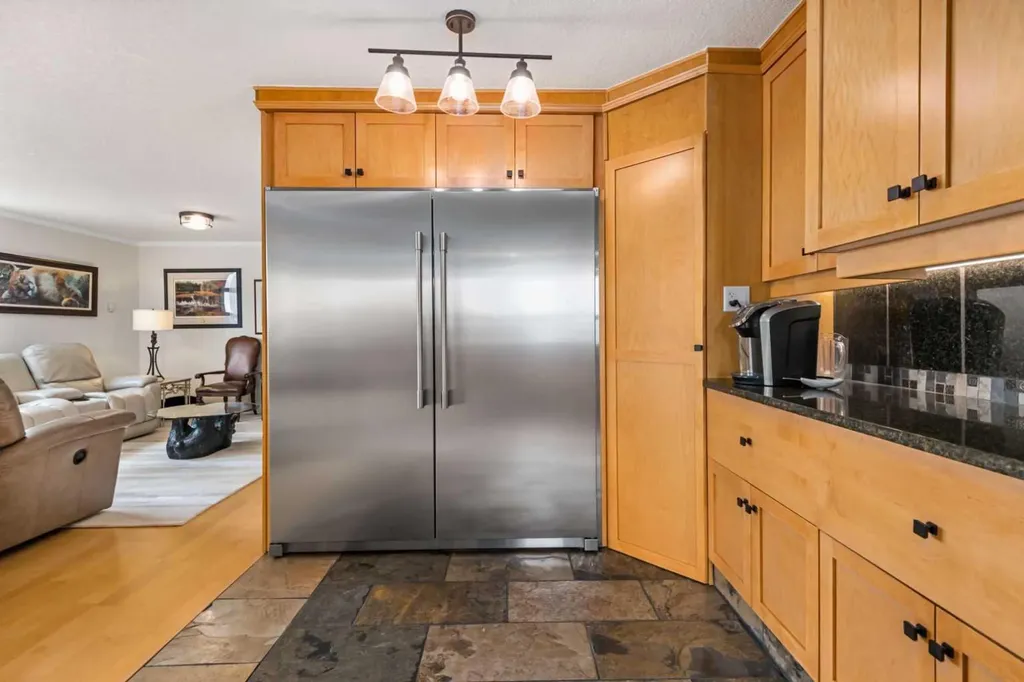 4555 Varsity Lane NW Calgary AB T3A 2V6