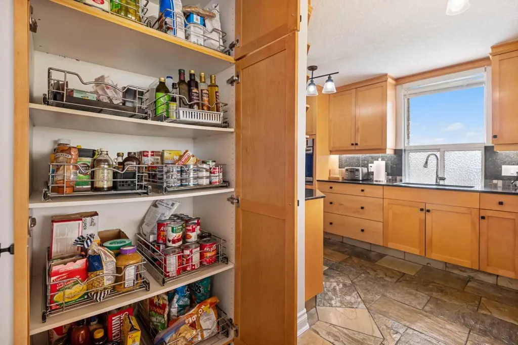 4555 Varsity Lane NW Calgary AB T3A 2V6