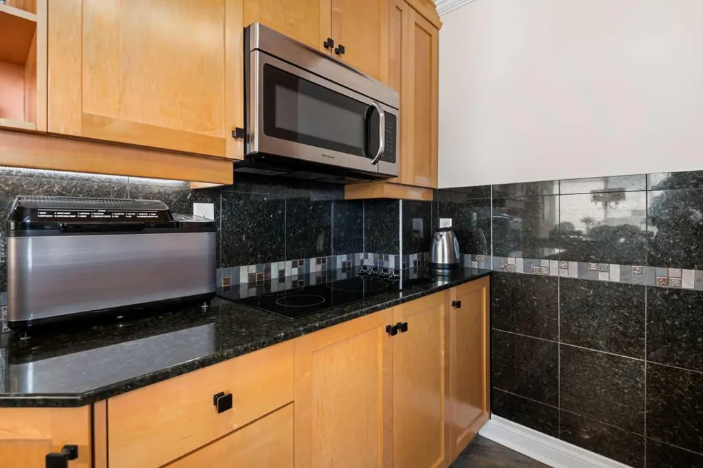 4555 Varsity Lane NW Calgary AB T3A 2V6