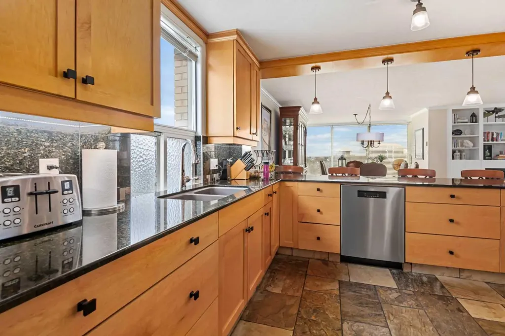 4555 Varsity Lane NW Calgary AB T3A 2V6