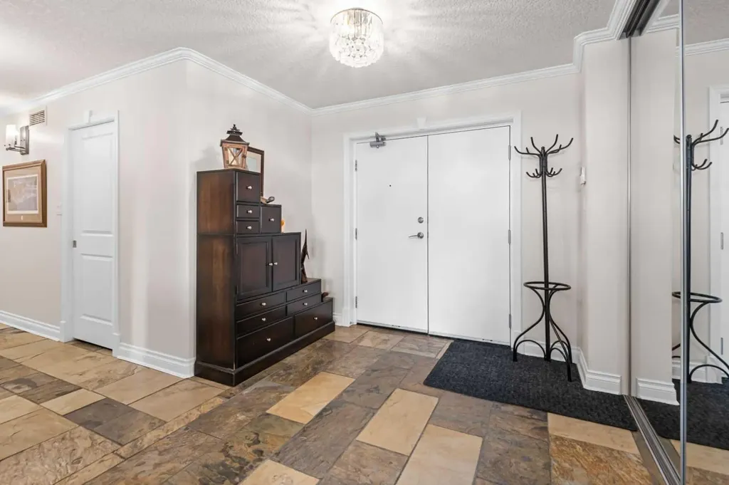 4555 Varsity Lane NW Calgary AB T3A 2V6