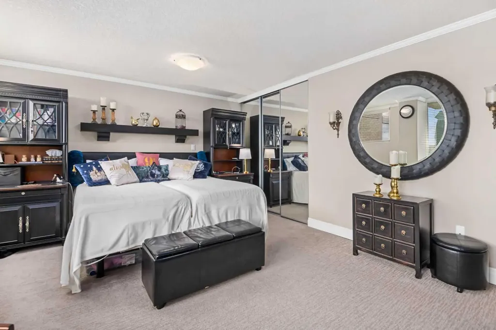 4555 Varsity Lane NW Calgary AB T3A 2V6