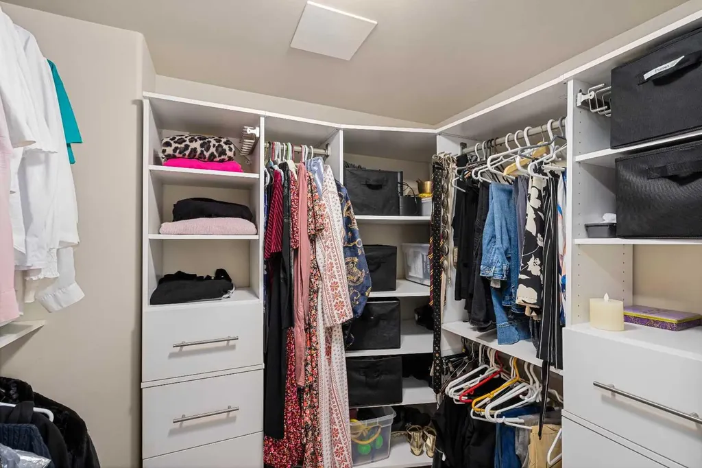 4555 Varsity Lane NW Calgary AB T3A 2V6