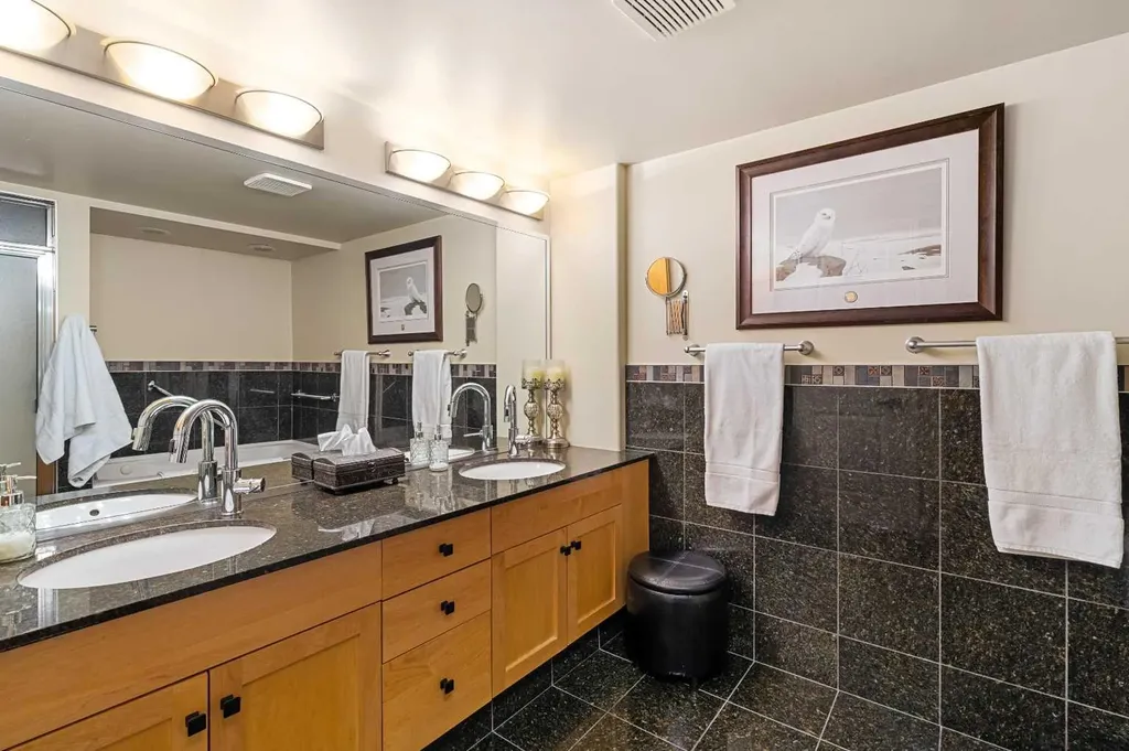 4555 Varsity Lane NW Calgary AB T3A 2V6