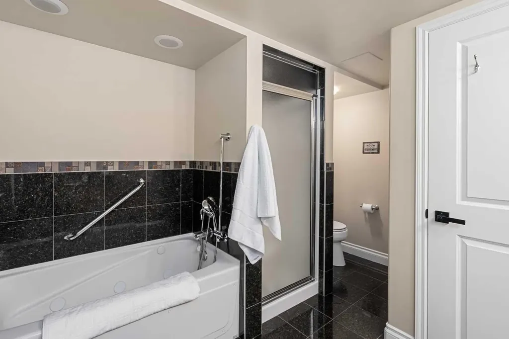 4555 Varsity Lane NW Calgary AB T3A 2V6