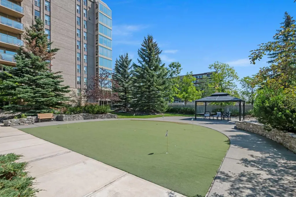 4555 Varsity Lane NW Calgary AB T3A 2V6