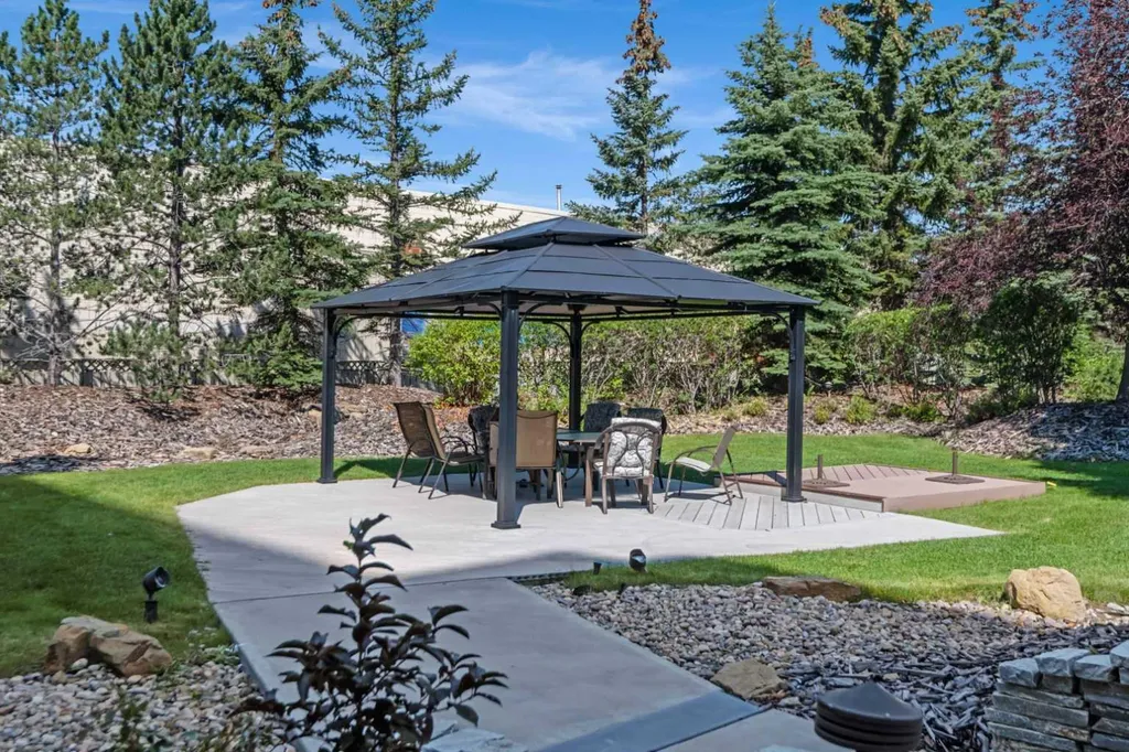 4555 Varsity Lane NW Calgary AB T3A 2V6