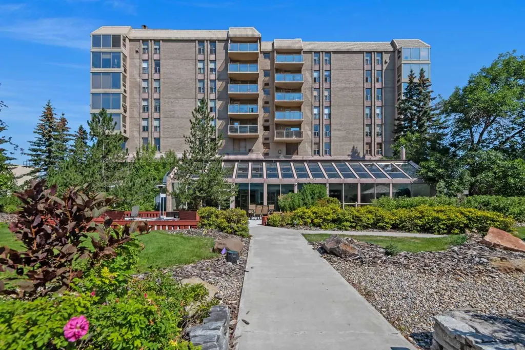 4555 Varsity Lane NW Calgary AB T3A 2V6