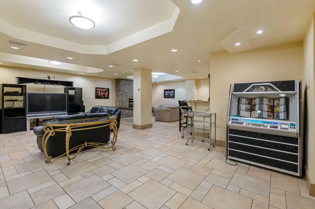 4555 Varsity Lane NW Calgary AB T3A 2V6
