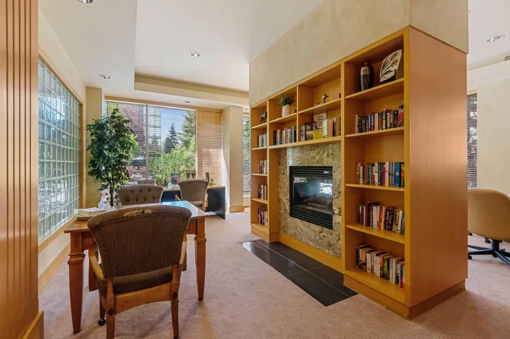 4555 Varsity Lane NW Calgary AB T3A 2V6