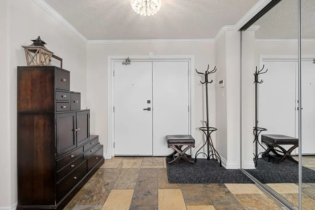 4555 Varsity Lane NW Calgary AB T3A 2V6