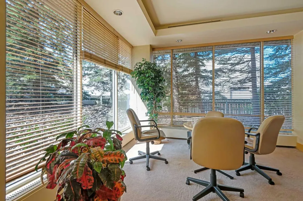 4555 Varsity Lane NW Calgary AB T3A 2V6