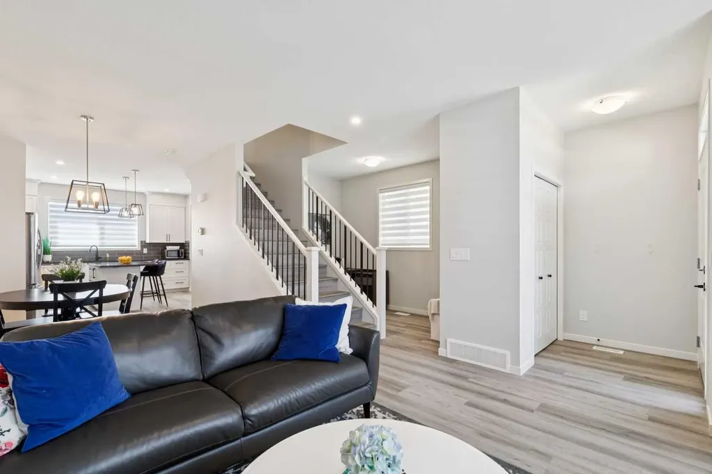 283 D'arcy Ranch Drive Okotoks AB T1S 5T3