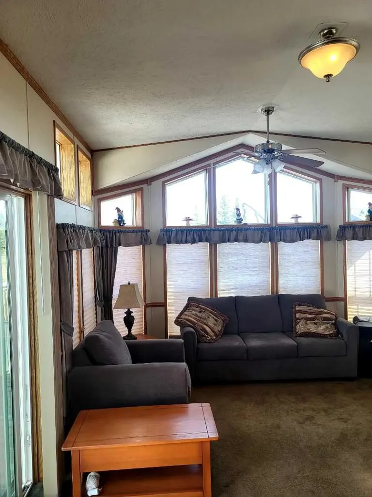 10042 Township Road 422 Rural Ponoka County AB T0C2J0