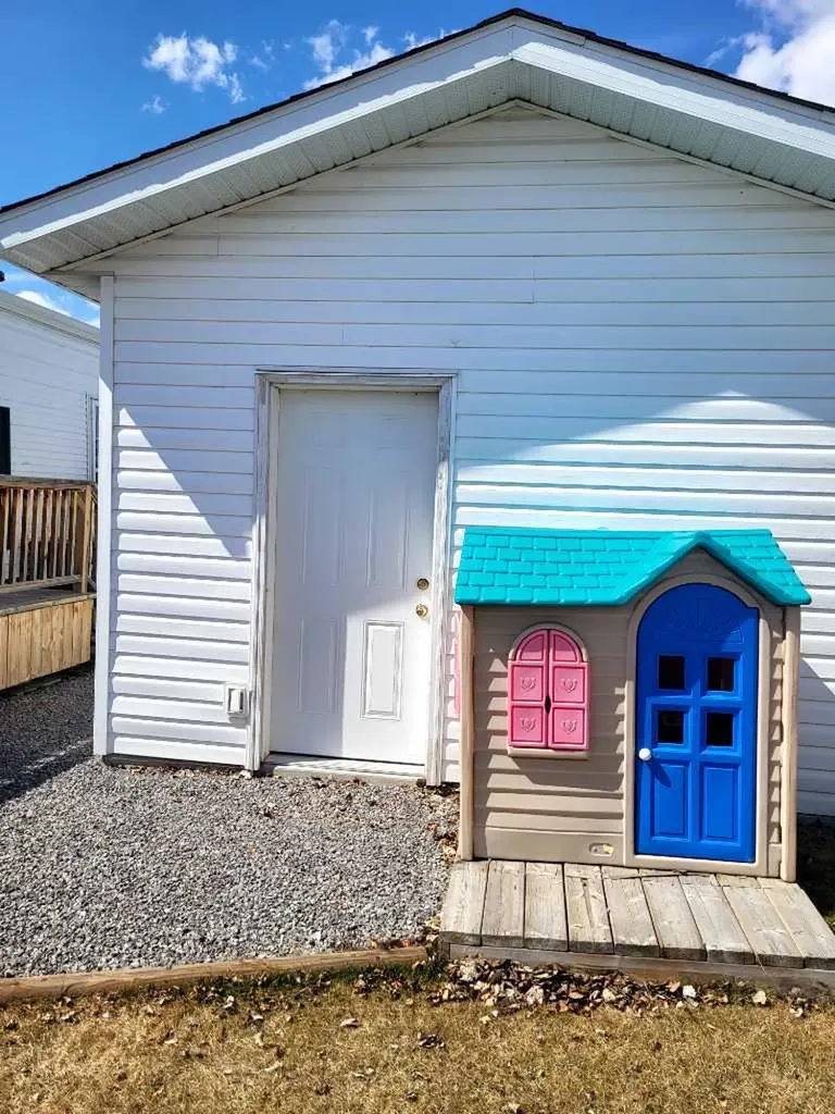 10042 Township Road 422 Rural Ponoka County AB T0C2J0
