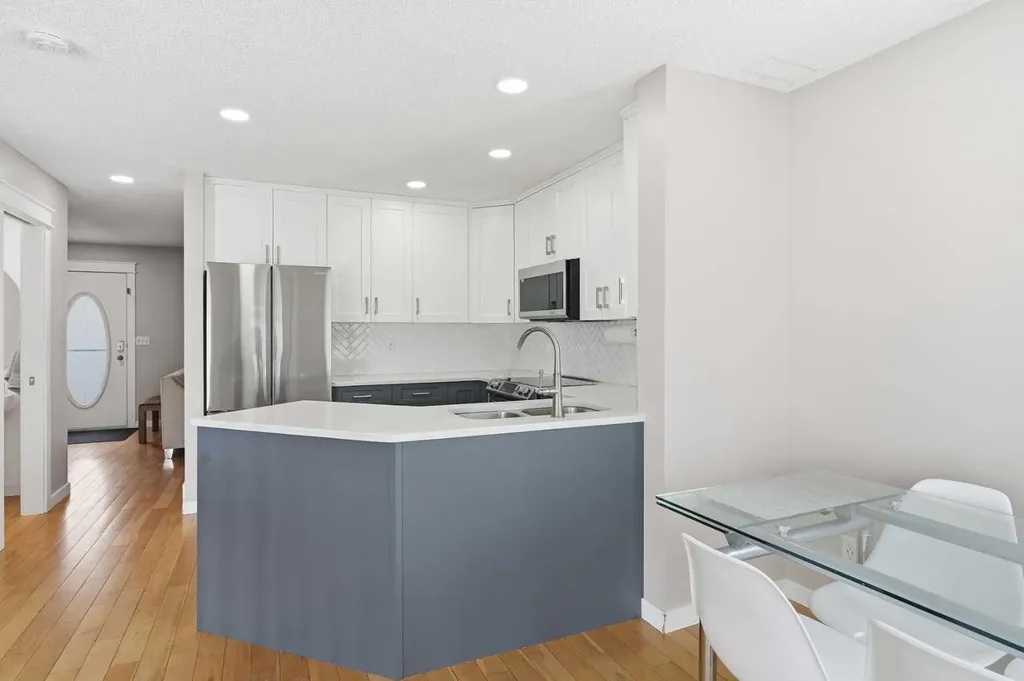 22 Covewood Place NE Calgary AB T3K 4V8