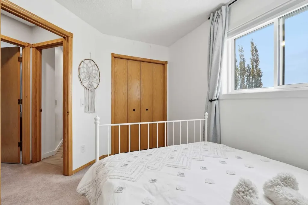 22 Covewood Place NE Calgary AB T3K 4V8