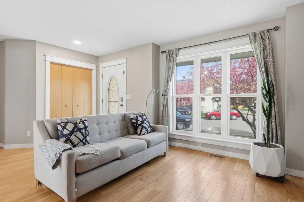 22 Covewood Place NE Calgary AB T3K 4V8