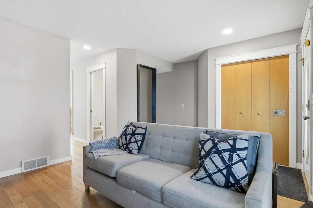 22 Covewood Place NE Calgary AB T3K 4V8