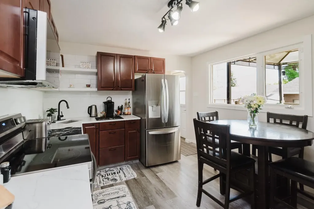 9403 104 Avenue Grande Prairie AB T8V1E1