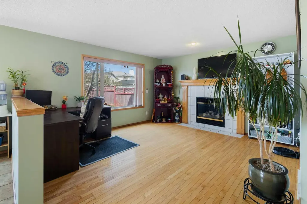 179 Erin Park Drive SE Calgary AB T3B 3L5