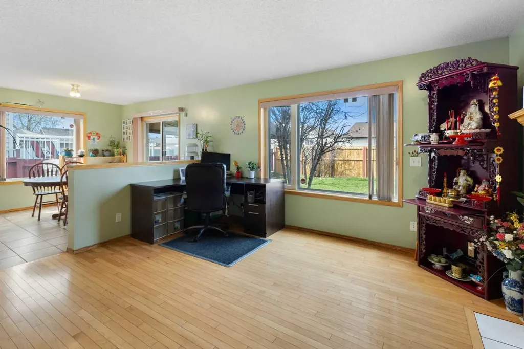 179 Erin Park Drive SE Calgary AB T3B 3L5