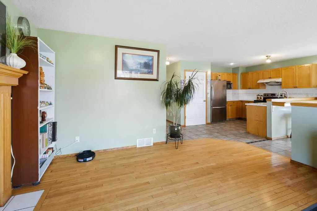 179 Erin Park Drive SE Calgary AB T3B 3L5