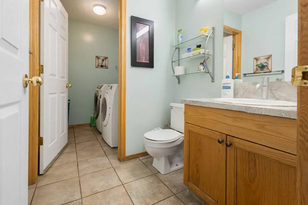 179 Erin Park Drive SE Calgary AB T3B 3L5
