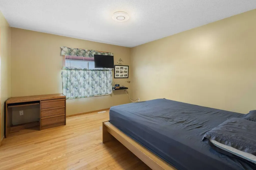 179 Erin Park Drive SE Calgary AB T3B 3L5