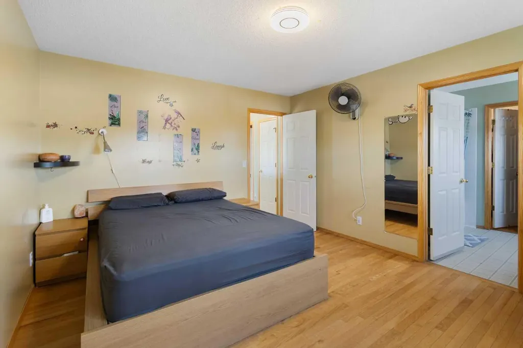 179 Erin Park Drive SE Calgary AB T3B 3L5