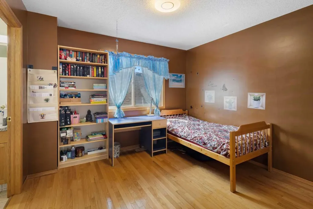 179 Erin Park Drive SE Calgary AB T3B 3L5