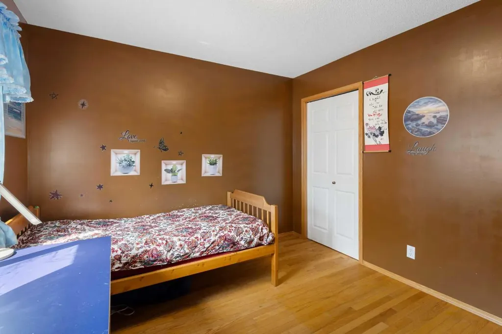 179 Erin Park Drive SE Calgary AB T3B 3L5