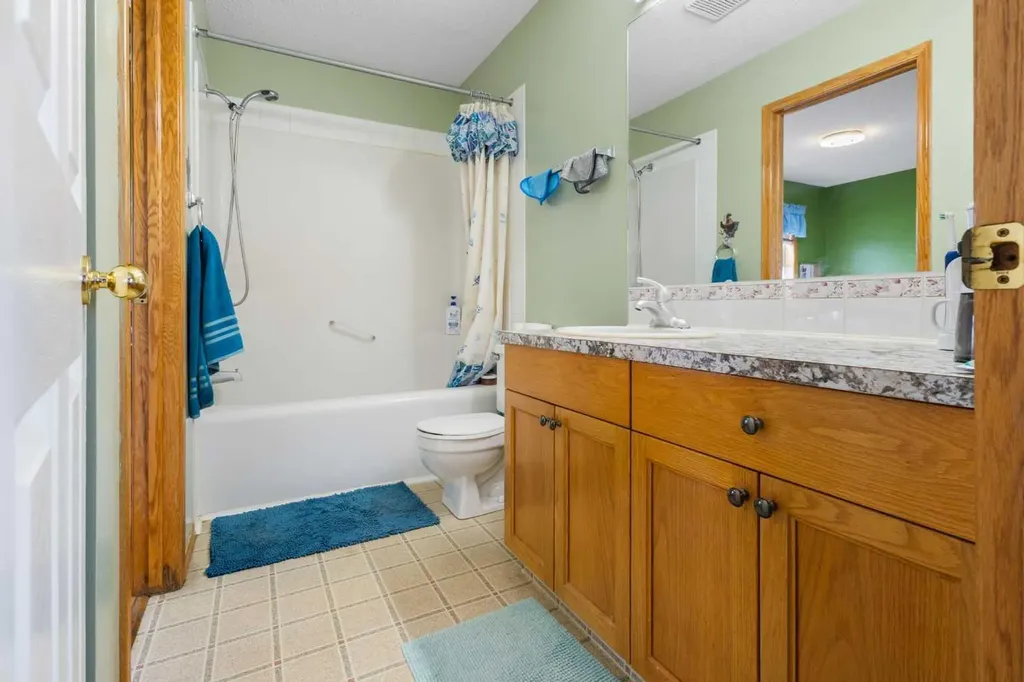 179 Erin Park Drive SE Calgary AB T3B 3L5
