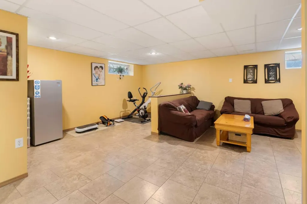 179 Erin Park Drive SE Calgary AB T3B 3L5
