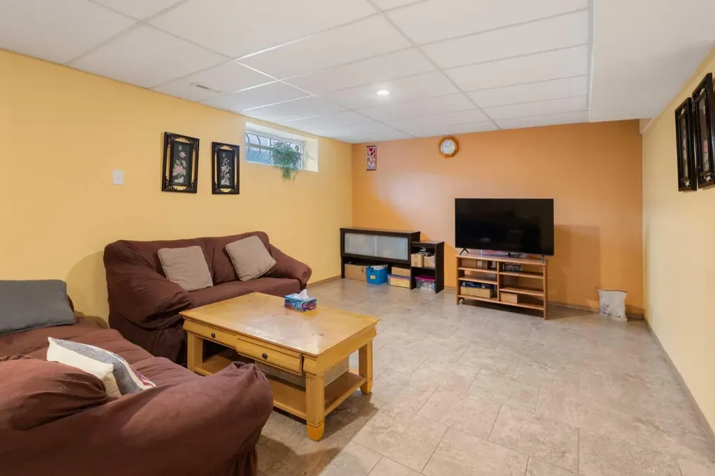 179 Erin Park Drive SE Calgary AB T3B 3L5