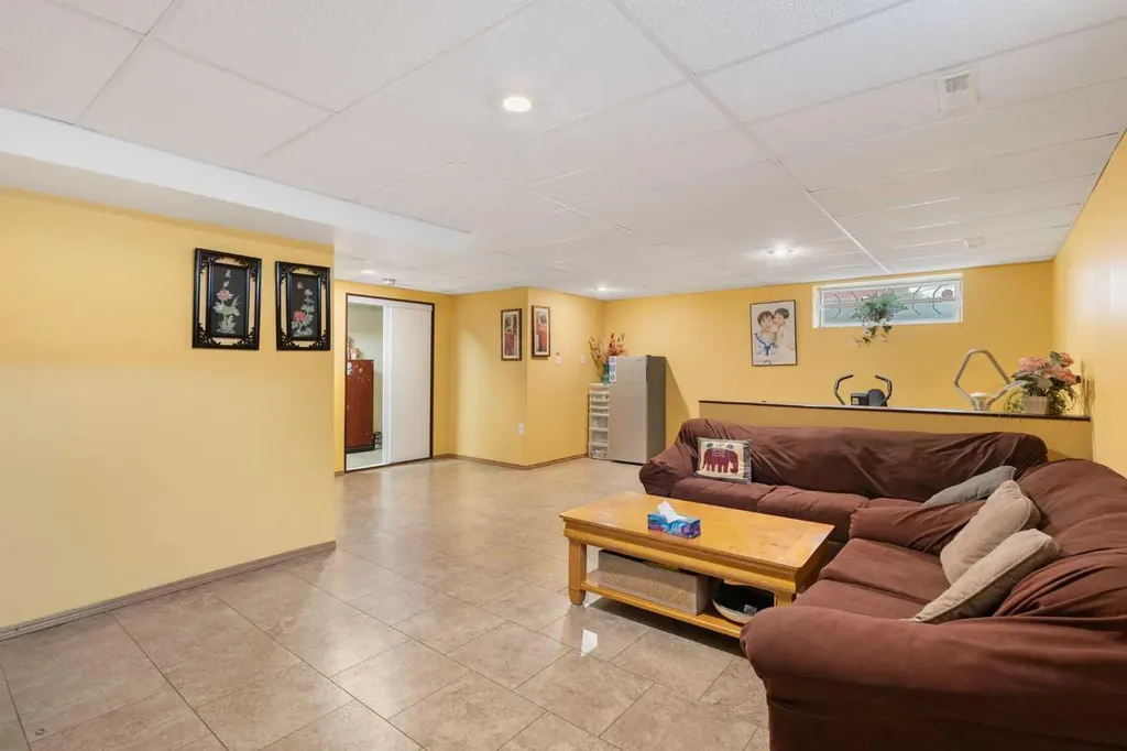 179 Erin Park Drive SE Calgary AB T3B 3L5